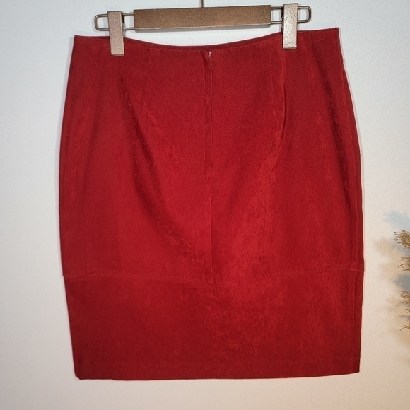 PARISCOPE red vintage skirt. - Picture 7 of 11